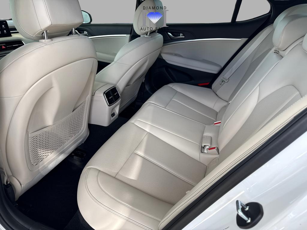 2026 GENESIS G70 Standard - Photo 13